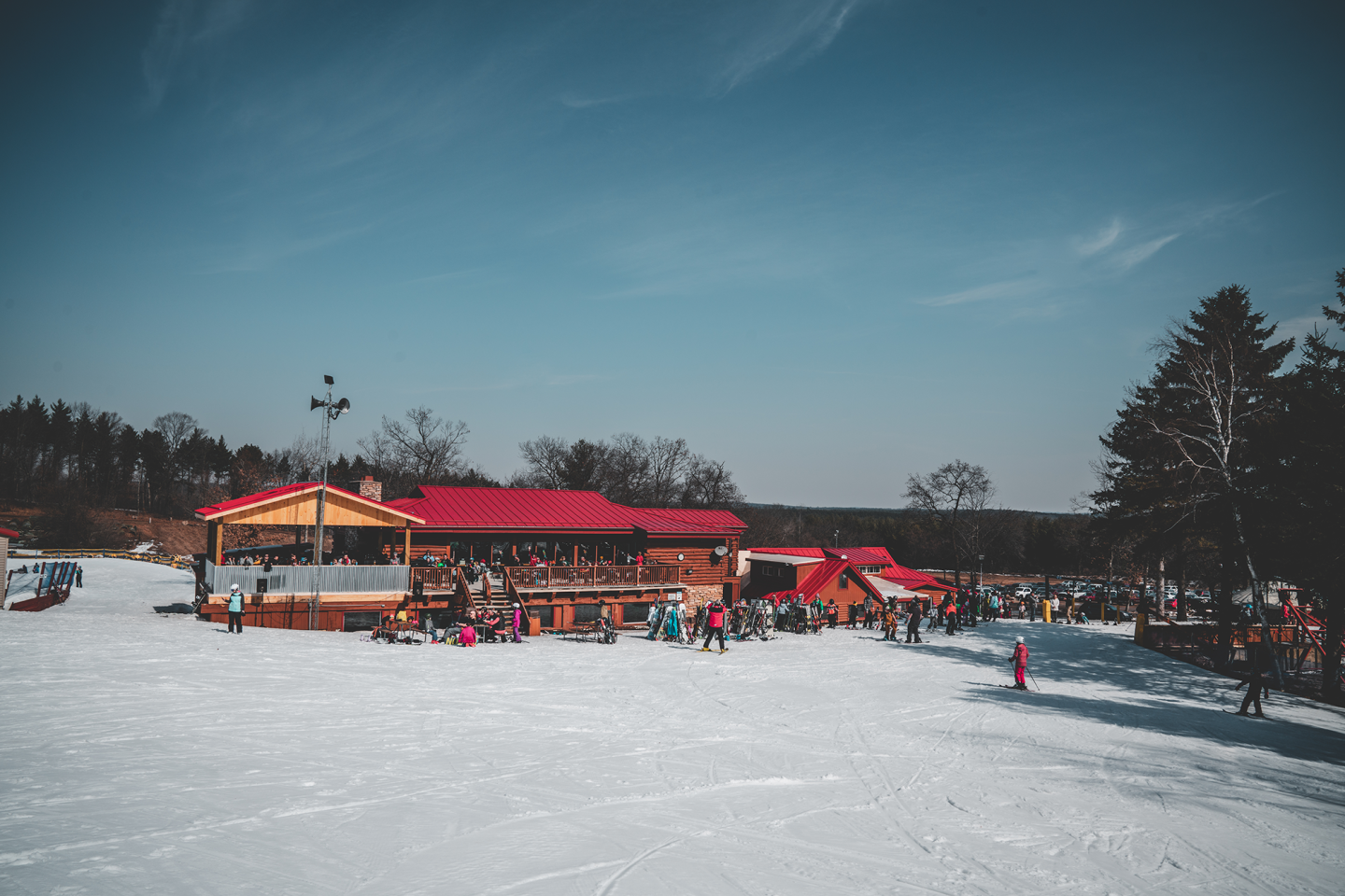 ski lodge with crowd